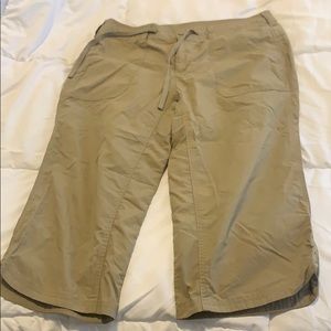 Final price North face hiking Capri pants